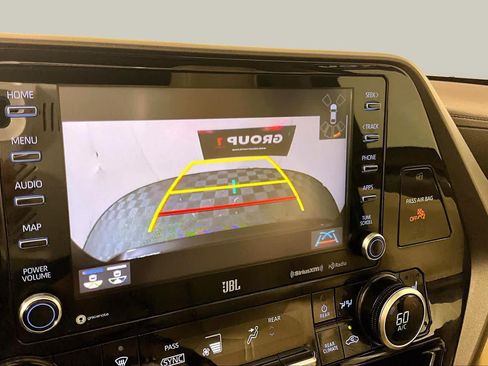 Used 2020 Toyota Highlander Limited FWD image 26