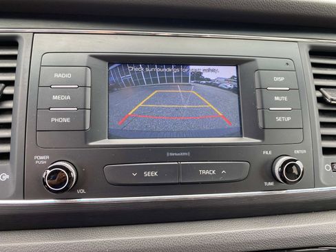 Used 2017 Kia Sedona LX image 12