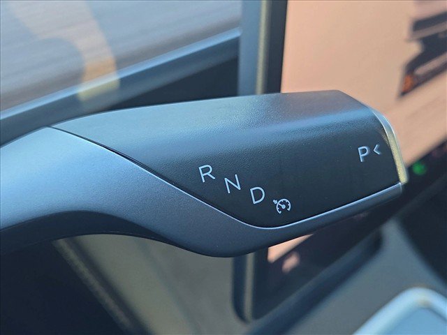 Used 2022 Tesla Model Y Long Range AWD/4WD image 16