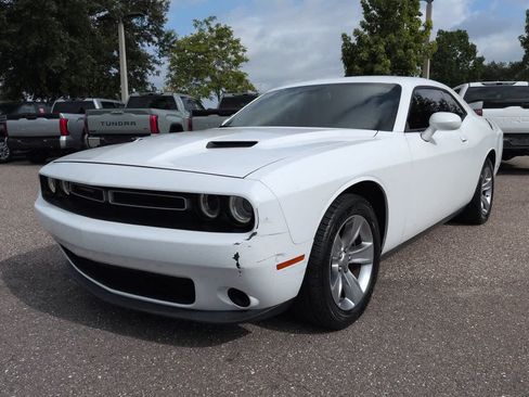 Used 2018 Dodge Challenger SXT RWD image 2