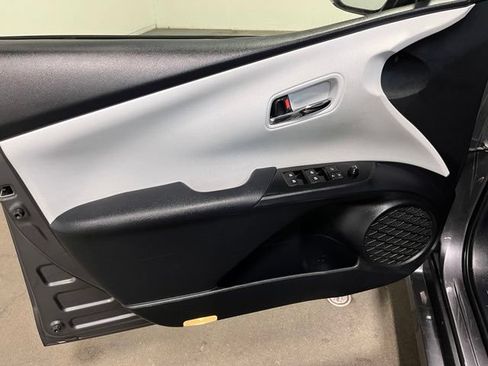 Used 2016 Toyota Prius Three Touring FWD image 20