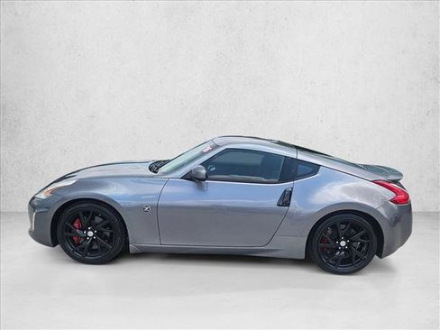 Used 2016 Nissan 370Z Coupe RWD image 8
