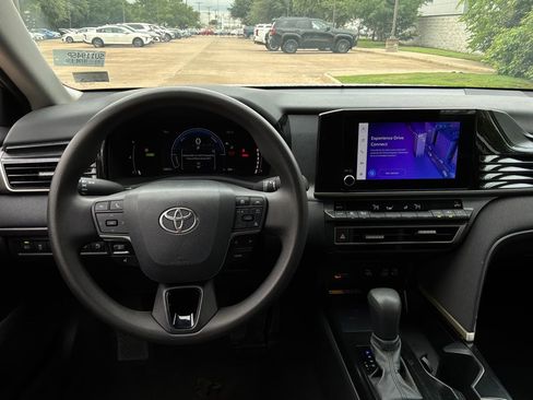 Used 2025 Toyota Camry LE FWD image 13