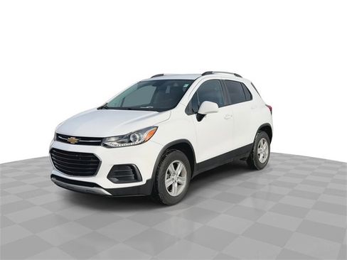 Certified 2022 Chevrolet Trax LT w/ LT Convenience Package image 4