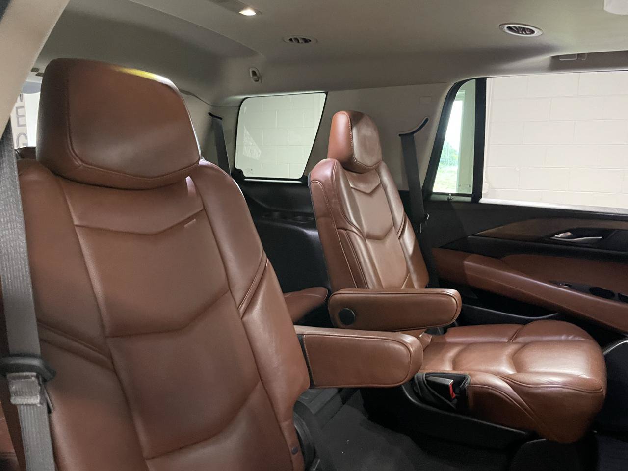 Used 2019 Cadillac Escalade Premium Luxury AWD/4WD image 23