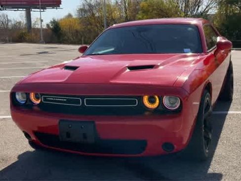 Used 2022 Dodge Challenger SXT image 3