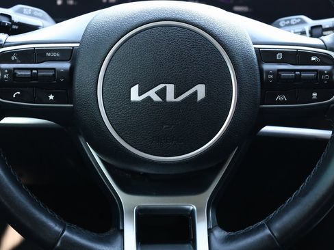 Used 2023 Kia Sportage SX image 18