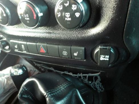 Used 2016 Jeep Wrangler Rubicon w/ Power Convenience Group image 29