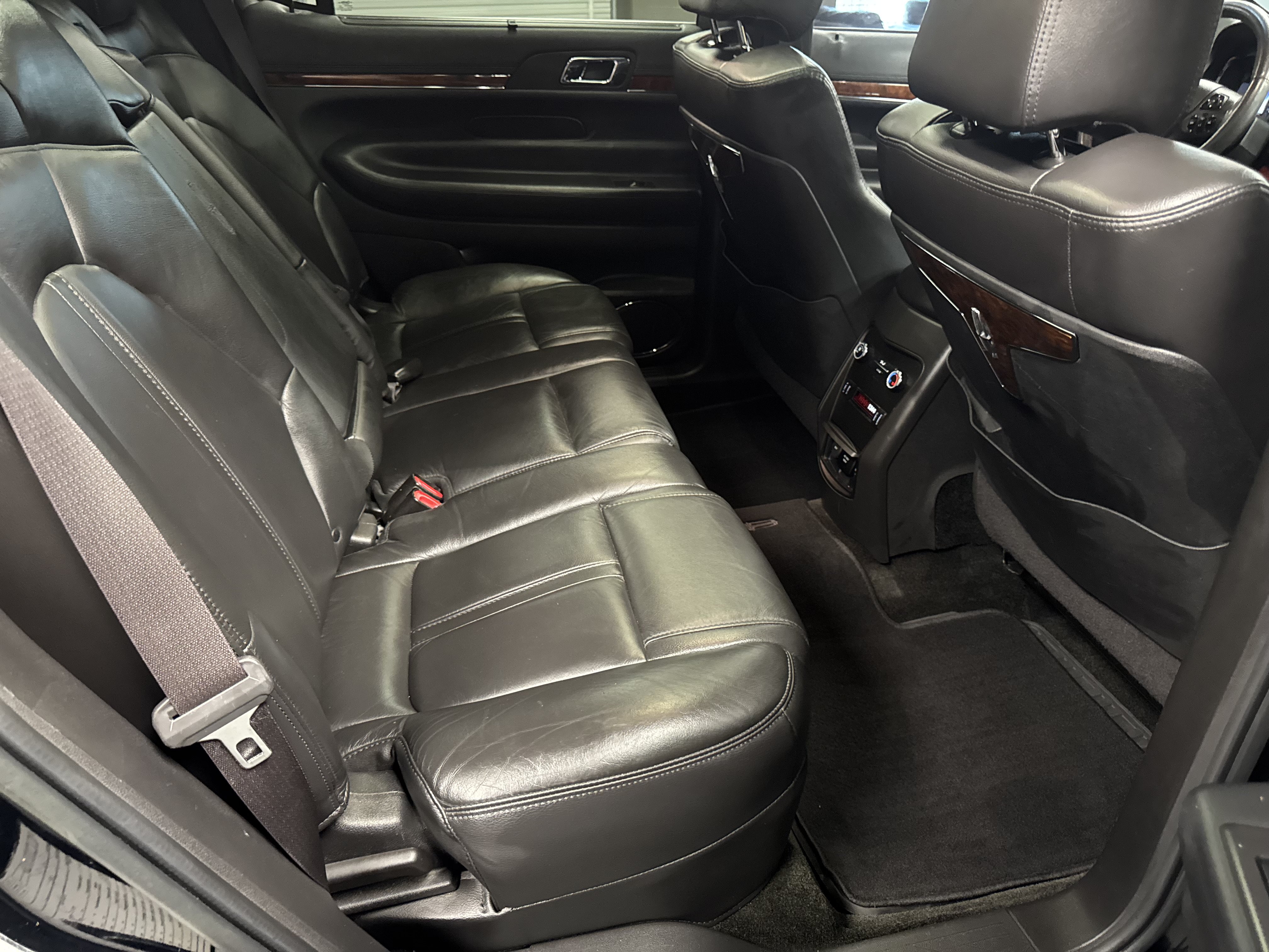 Used 2017 Lincoln MKT AWD image 12