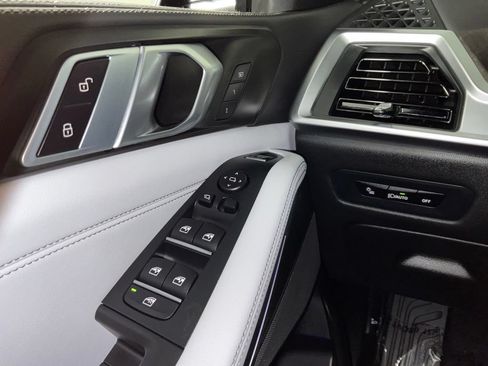Used 2025 BMW X5 sDrive40i w/ M Sport Package RWD image 21