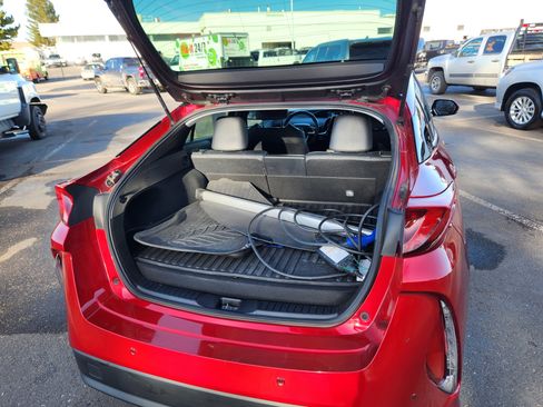 Used 2017 Toyota Prius Prime Advanced image 19