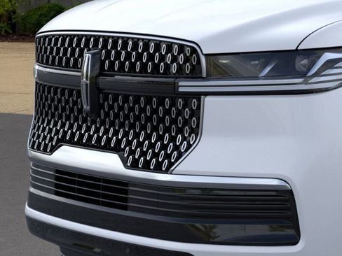 New 2026 Lincoln Navigator L Reserve AWD/4WD image 18