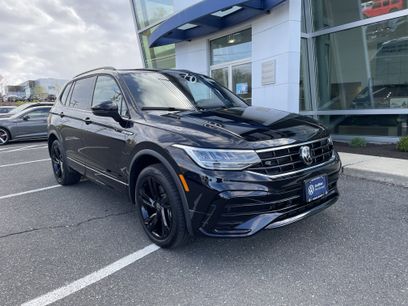 Certified 2024 Volkswagen Tiguan SE R-Line
