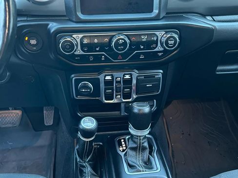 Used 2020 Jeep Gladiator Overland image 12