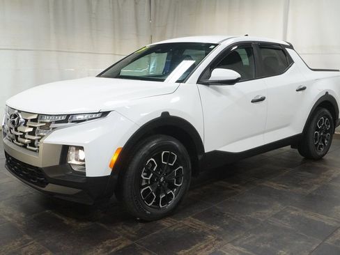 Used 2023 Hyundai Santa Cruz SE image 2