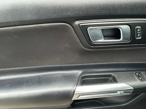 Certified 2018 Ford Mustang Coupe image 11