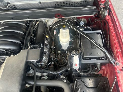 Used 2017 Chevrolet Suburban Premier image 34