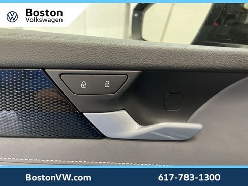 New 2026 Volkswagen Tiguan SE image 28