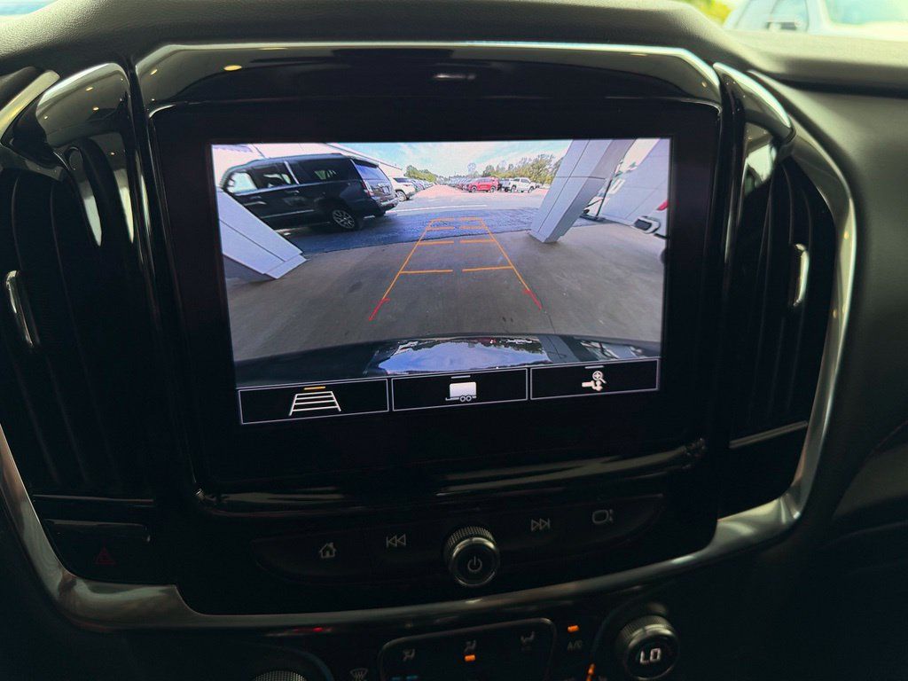 Used 2021 Chevrolet Traverse LT FWD image 28