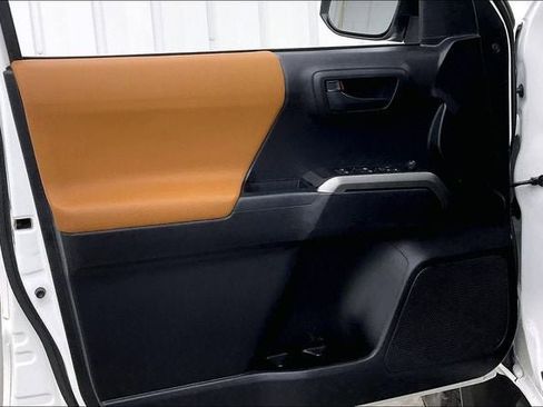 Used 2020 Toyota Tacoma SR5 AWD/4WD image 20