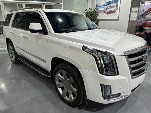 Used 2016 Cadillac Escalade Luxury AWD/4WD image 11