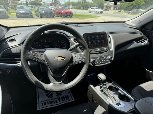Used 2025 Chevrolet Malibu LT FWD image 14