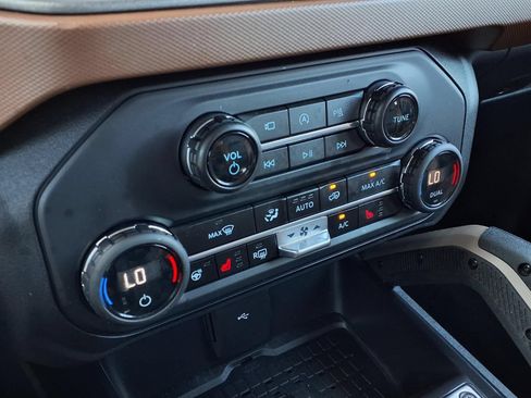 Used 2024 Ford Bronco Outer Banks AWD/4WD image 17