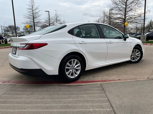 Used 2025 Toyota Camry LE image 6