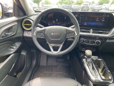 Used 2025 Chevrolet Trax ACTIV w/ Sunroof Package FWD image 13