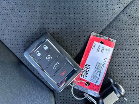 New 2025 Jeep Grand Cherokee Altitude image 26