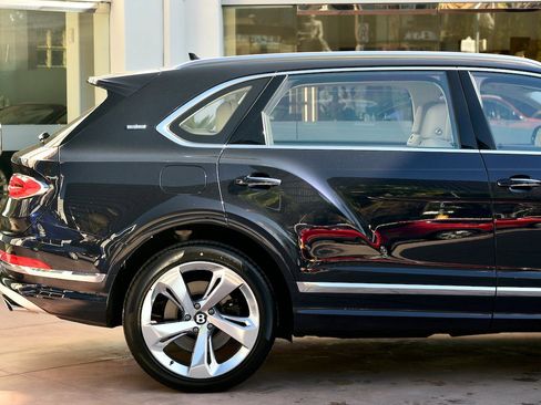 Used 2023 Bentley Bentayga Extended Wheelbase image 8