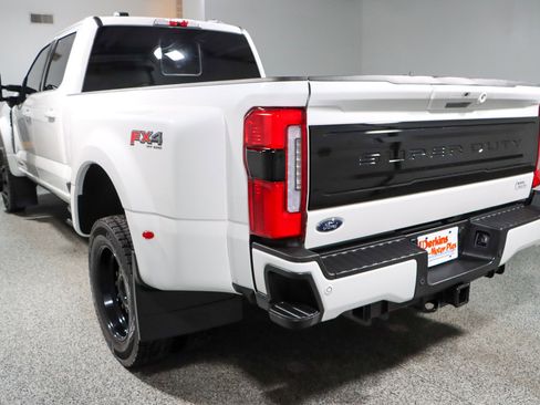 Used 2025 Ford F450 Platinum w/ FX4 Off-Road Package image 9