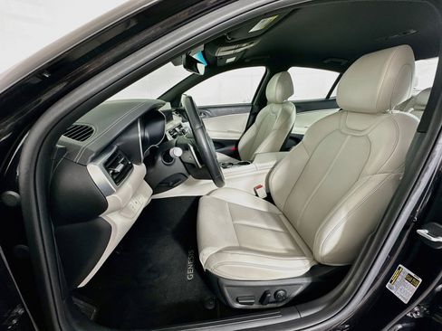 Used 2025 Genesis G70 2.5T RWD image 13
