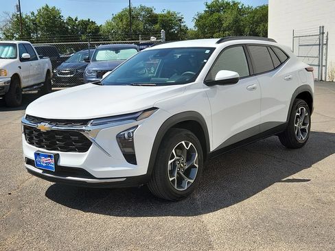 Used 2025 Chevrolet Trax LT FWD image 5
