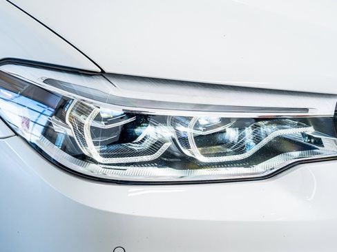Used 2018 BMW 540i xDrive image 19