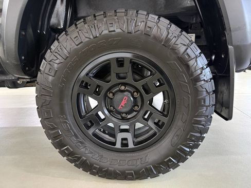 Used 2020 Toyota Tacoma TRD Off-Road w/ TRD Premium Off Road Package image 32