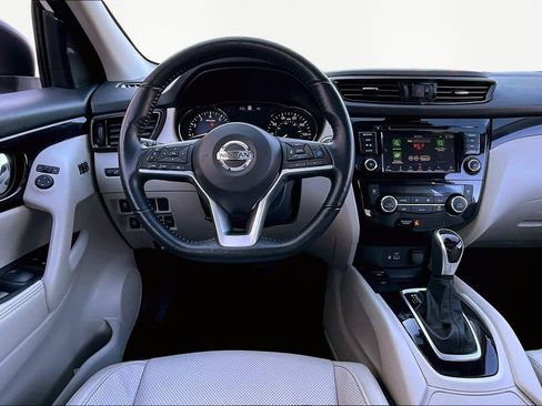 Used 2022 Nissan Rogue Sport SL w/ Premium Package image 10