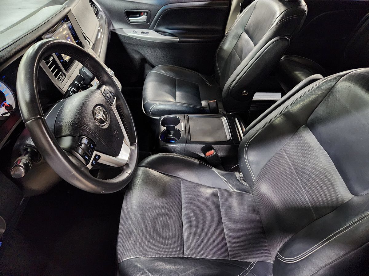 Used 2017 Toyota Sienna SE FWD image 29