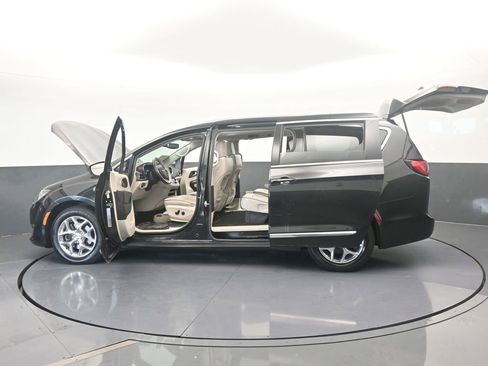 Used 2019 Chrysler Pacifica Limited image 77