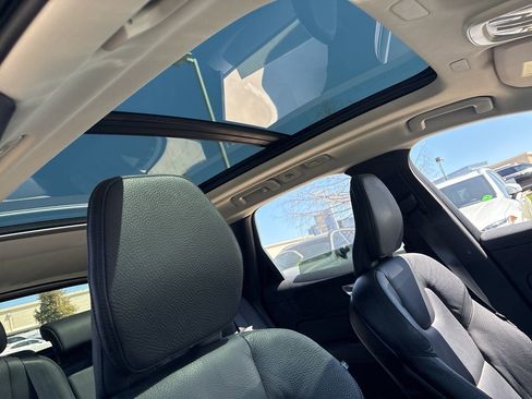 Certified 2023 Volvo XC60 B5 Plus w/ Climate Package image 15