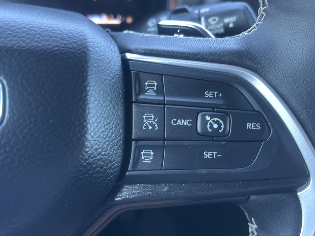 Used 2024 Jeep Grand Cherokee Altitude AWD/4WD image 20