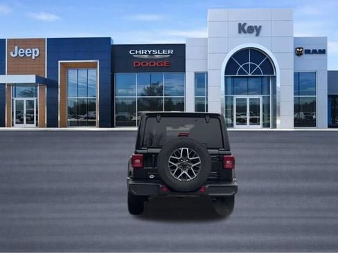 Used 2025 Jeep Wrangler Sahara AWD/4WD image 4