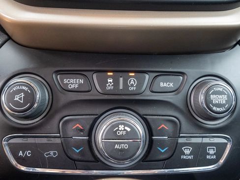 Used 2018 Jeep Cherokee Limited AWD/4WD image 20