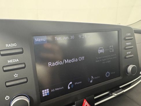 Used 2025 Hyundai Elantra SE FWD image 14