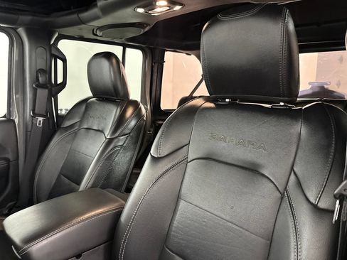 Used 2023 Jeep Wrangler Unlimited Sahara w/ Cold Weather Group AWD/4WD image 8