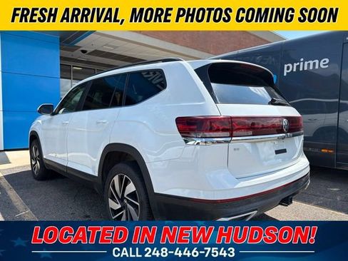 Used 2025 Volkswagen Atlas SE AWD/4WD image 2