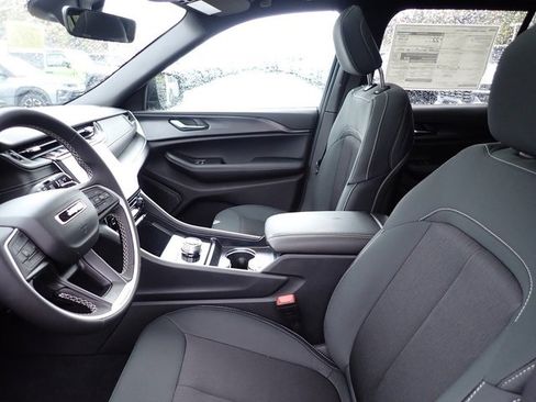 New 2025 Jeep Grand Cherokee Laredo X image 12