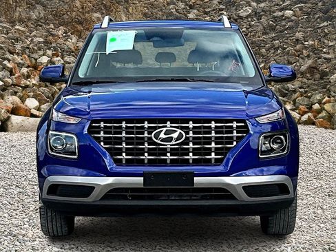 Used 2025 Hyundai Venue SEL image 3