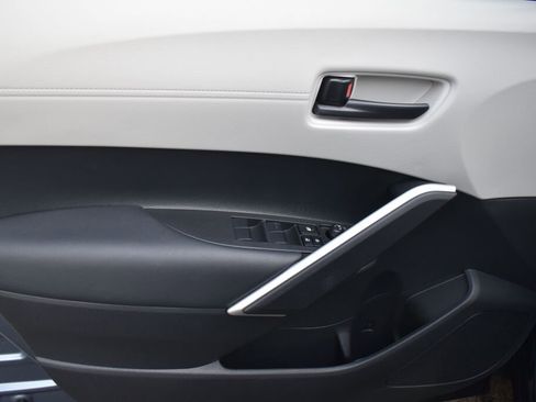 Certified 2025 Toyota Corolla Cross L image 17