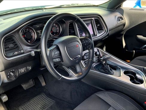 Used 2019 Dodge Challenger SXT image 10